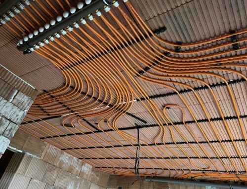 Stropné alebo podlahové vykurovanie? Komplexný sprievodca pre výber moderného kúrenia